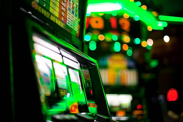 pulau Lightning Baccarat multiplier display showing lightning-strike card selections and payout multipliers